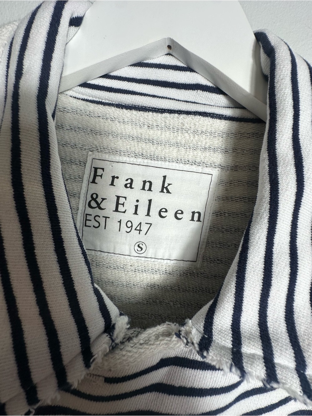 FRANK & EILEEN MINI BELFAST
Cropped Sweatshirt Peacoat, Current Season - Picture 11 of 17